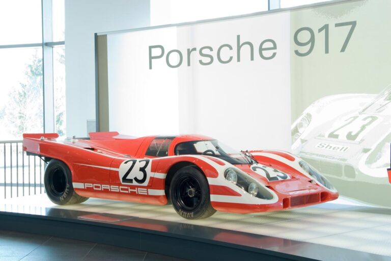 Hochbelastbarer Boden im Audi Museum aus leichten Paneelen