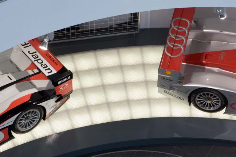 Robuste und rutschfeste Bodenpaneele im Audi Museum