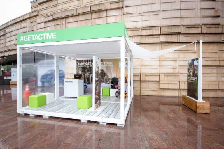 BMW Stand mit robusten Paneelen von Design Composite