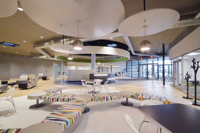 Akustikpaneele für Decken zur Reduzierung von Nachhall und Verbesserung der Raumakustik