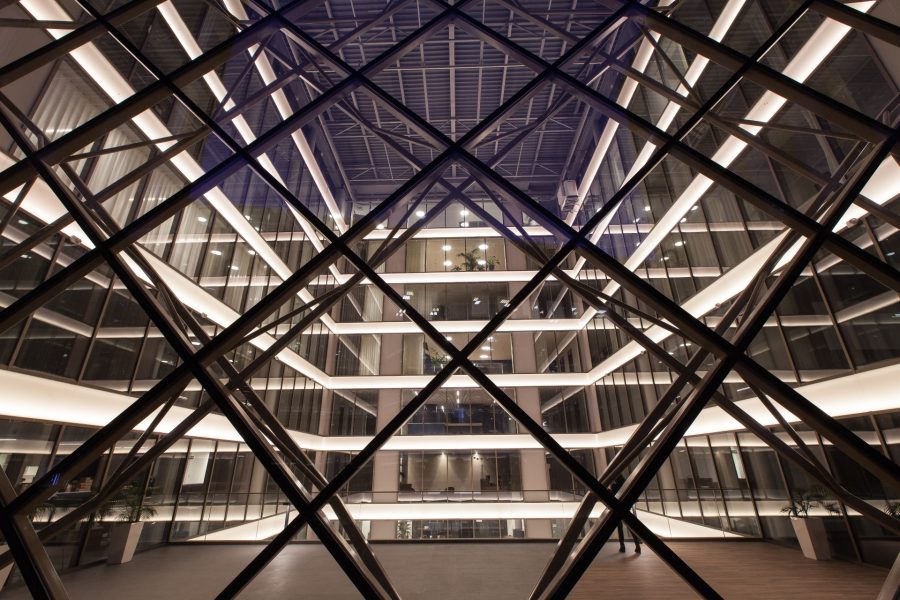 Atrium TWEED in Brüssel mit hinterleuchteten AIR-board acoustic Akustikpaneelen von Design Composite