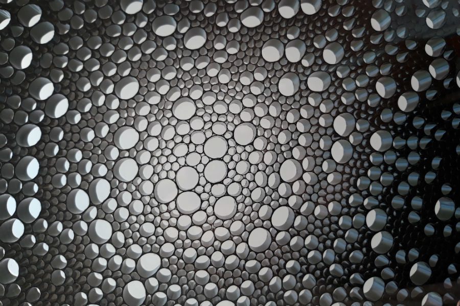 Großformatiges schwarzes AIR-board® Paneel mit Wabenkern von Design Composite