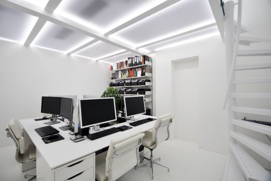 Rutschfeste und kratzfeste clear-PEP® UV PC stage Paneele im Büro- und Laborbereich