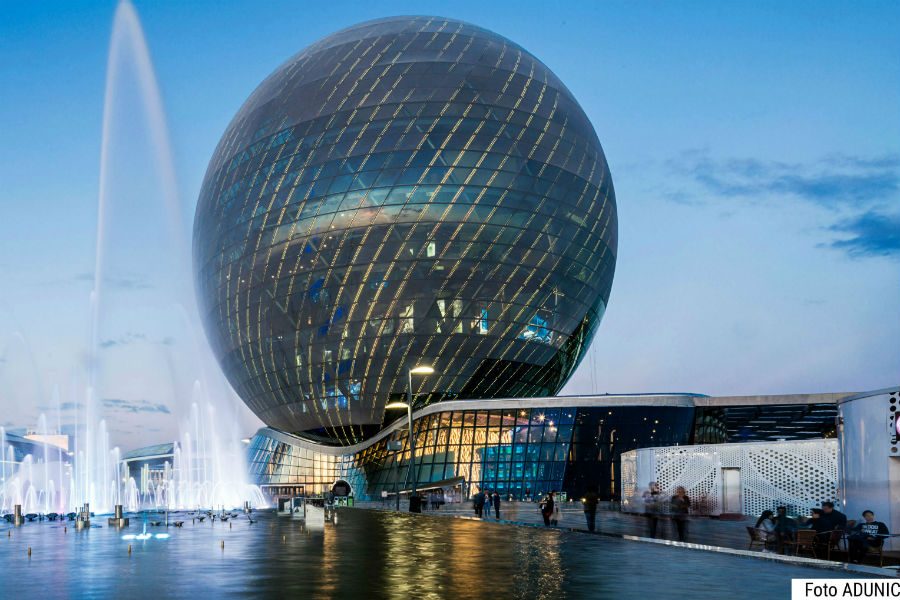 Ausstellung mit clear-PEP® Paneelen von Design Composite in Kasachstan