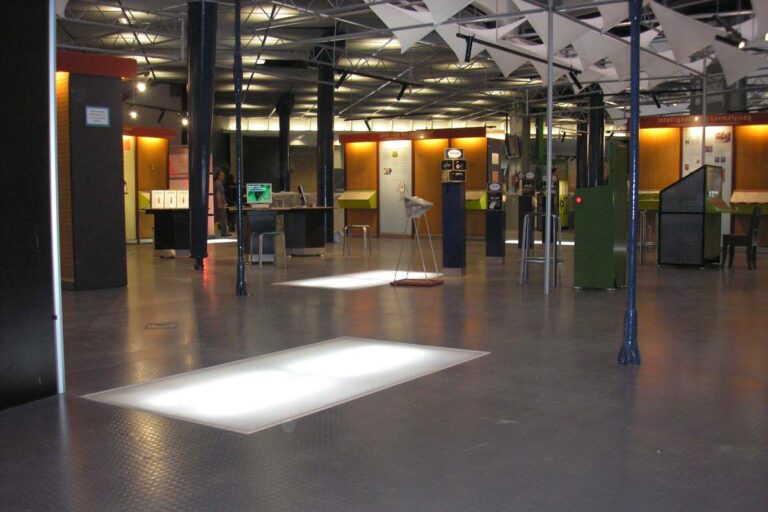 Bodenpaneele im „Haus der Zukunft“ Ausstellungsbereich