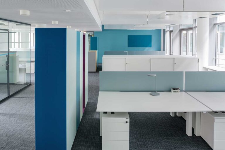 Akustikbaffeln an der Decke im Gebäude IKB Düsseldorf