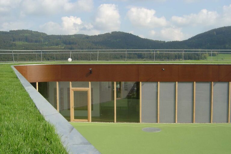 Fassadenelemente am Golfclub St. Oswald