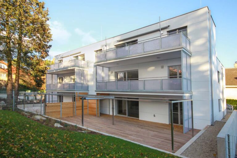 Gebäute mit dekorativen clear-PEP® ECO Paneelen