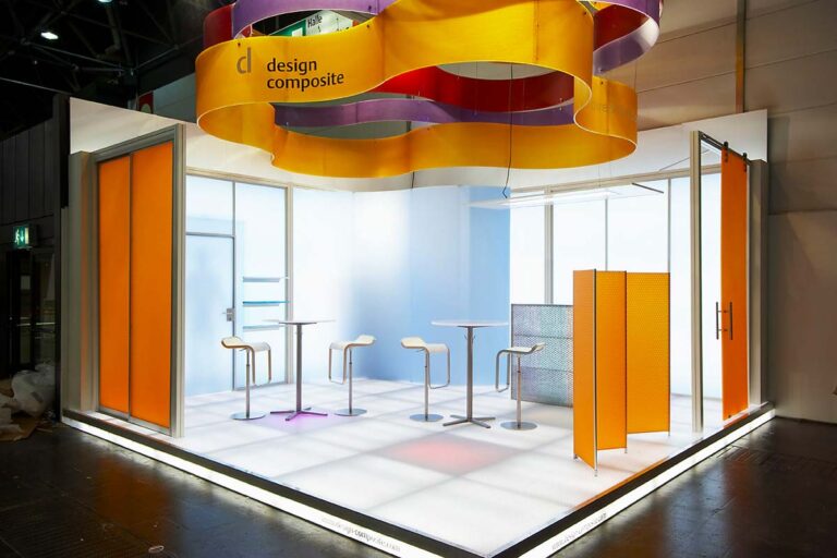 Messestand mit transluzenten Paneelen von Design Composite