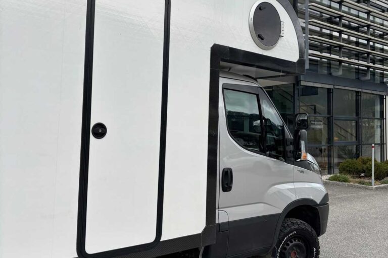 Caravan mit langlebigen Paneelen von Design Composite