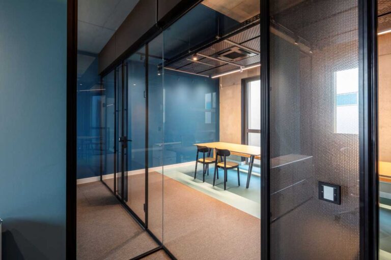 Trennwandsysteme für Raumaufteilung und angenehme Akustik