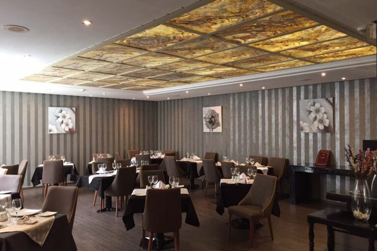 Innenraumgestaltung mit AIR-board® stone light, das Natürlichkeit und Modernität verbindet