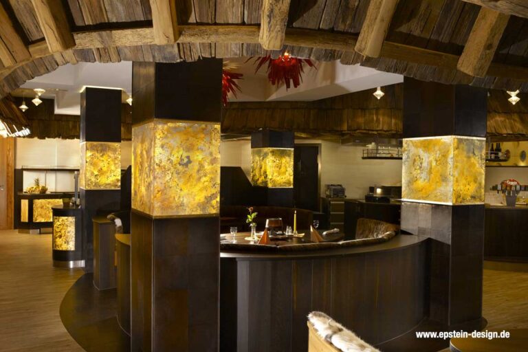 Interior mit Stone Design Paneelen, die Licht und Atmosphäre harmonisch verbinden